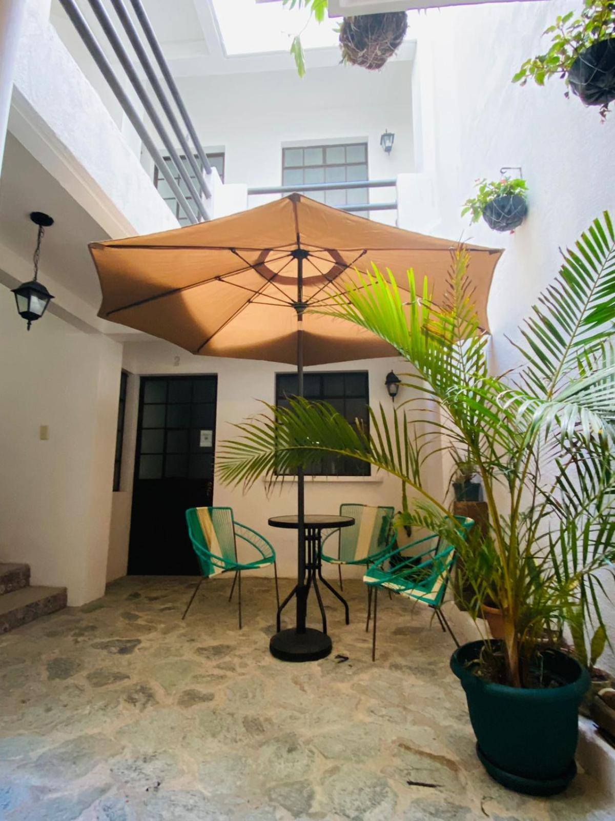 Hostal 17-52 Guatemala City Exterior photo
