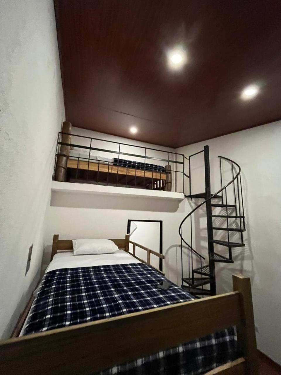 Hostal 17-52 Guatemala City Exterior photo