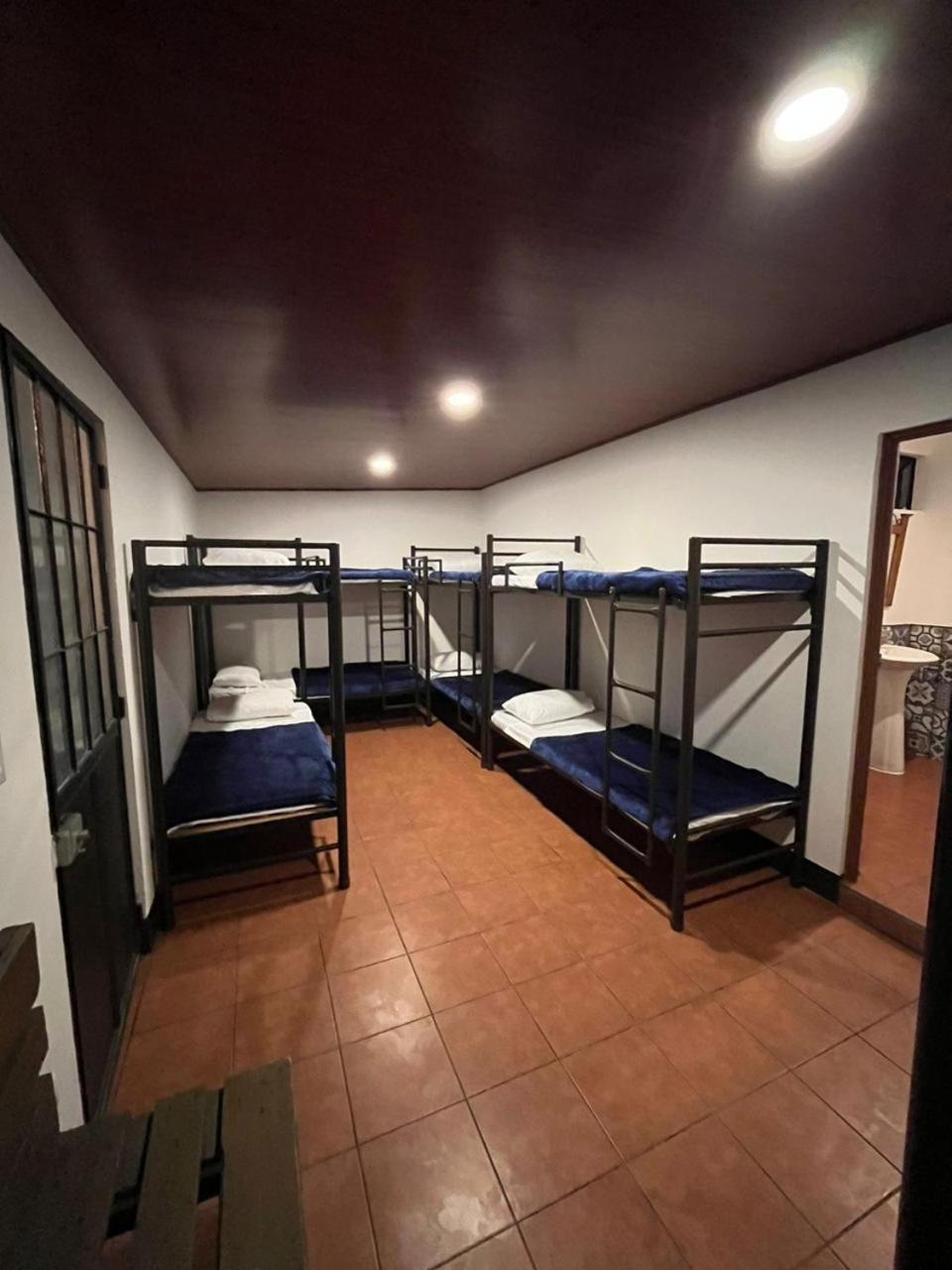 Hostal 17-52 Guatemala City Exterior photo